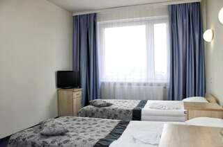 Отель East Time Hotel Минск Двухместный номер с 2 отдельными кроватями - Подходит для гостей с ограниченными физическими возможностями-2