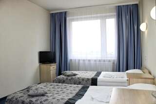 Отель East Time Hotel Минск Стандартный трехместный номер-3