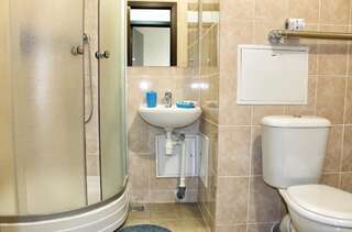 Отель East Time Hotel Минск Стандартный трехместный номер-5